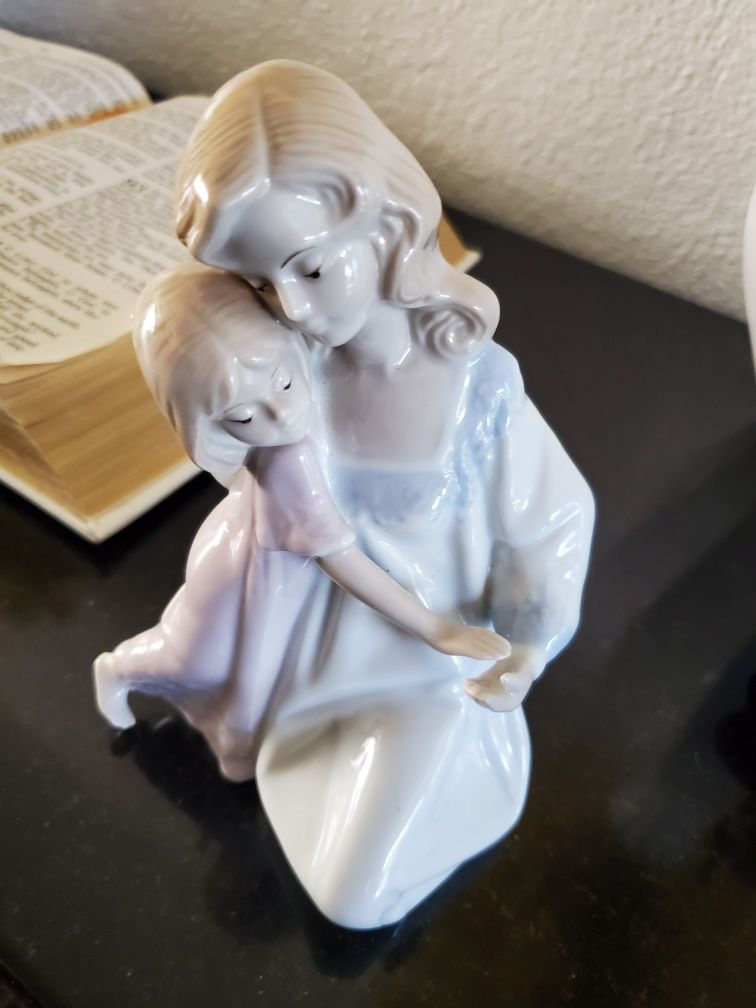 Vintage Mother Daughter Porcelain Figurine