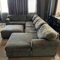 DARK GRAY SECTIONAL COUCH IN GOOD CONDITION. ( WONT BE AVAILABLE UNTIL SUNDAY 5/26 $350 OBO