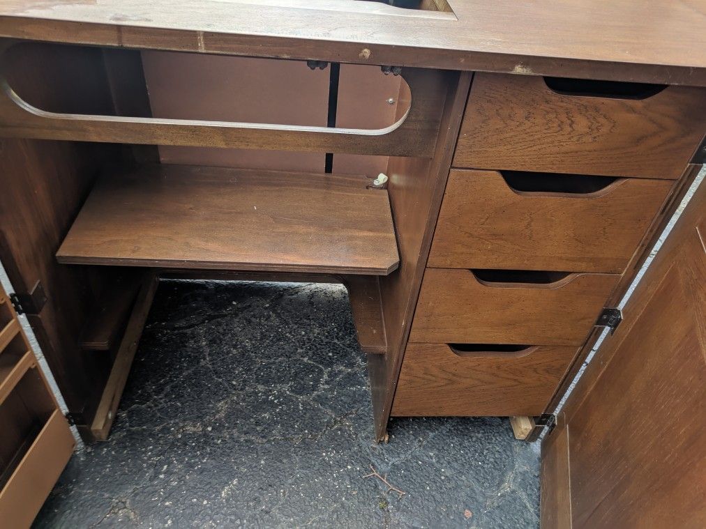 Antique Parsons sewing with electric lift for Sale in La Grange, IL OfferUp