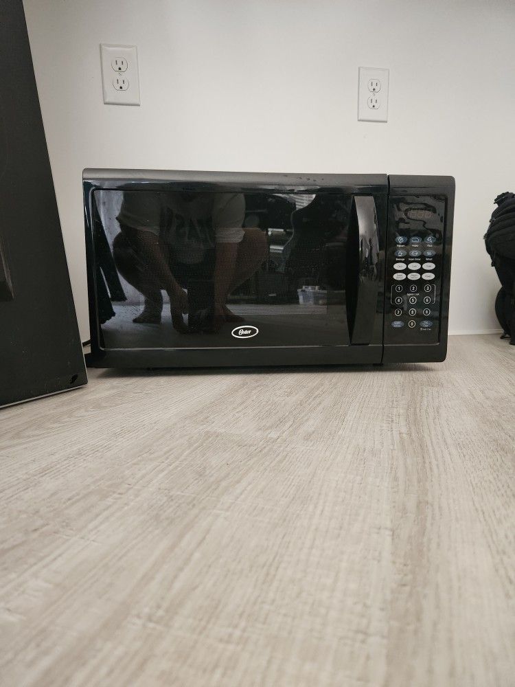 Oster Countertop Microwave