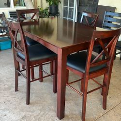 Dining Table And 4 Chairs 