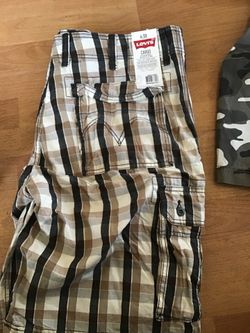 New Levi’s cargo shorts W38