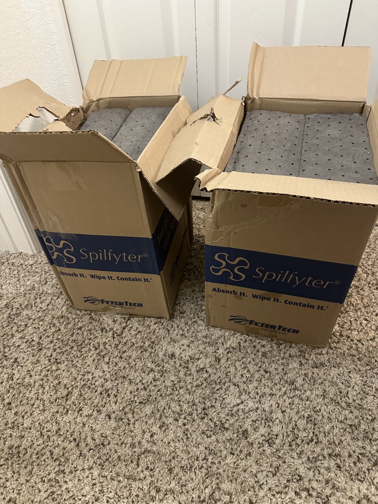 2 Boxes Spilfyter GFF-1310 Extra Heavy Absorbent 12 Gal Capacity Pad 100 Box