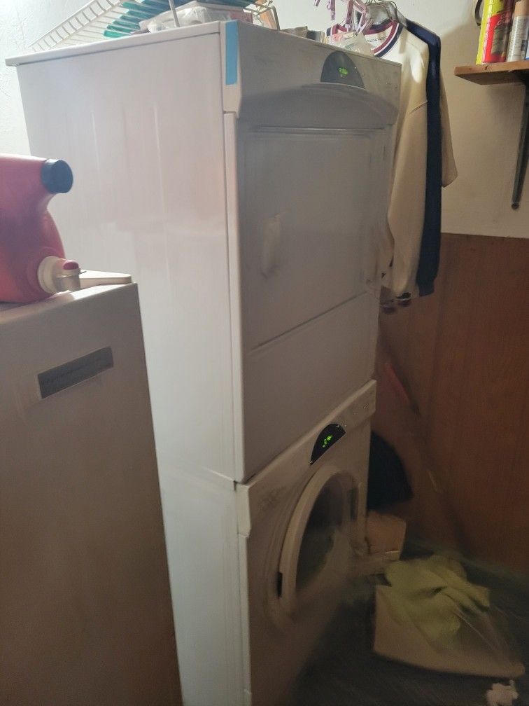 Fregidaire Washer And Electric Dryer