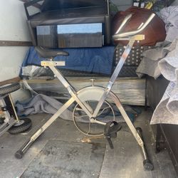 Aqua bike, water bike, underwater bike, aqua cycling, pool bike