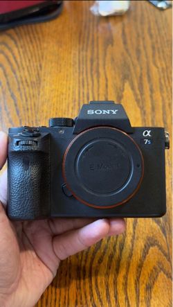 Sony A7S II w/ 4 Sony OEM Batteries + Slave Battery
