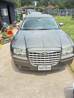 Grey Chrysler 300