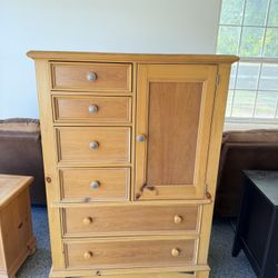 Dresser/Wardrobe