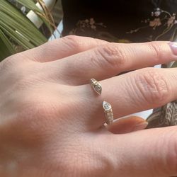 Stylish Diamond Ring Yellow Gold 14 K 