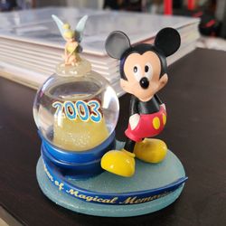 Disneyland 2003 Mickey sno globe snowglobe good shape