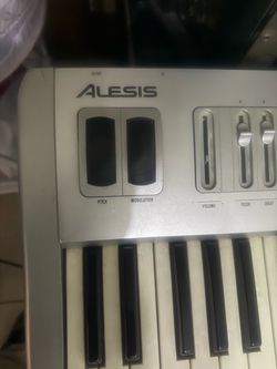 Keyboard Alesis 61 keys