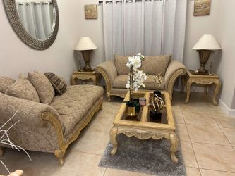 Juego De Sala. Sofa Grande (No Aparece En La Foto), Love Sofa, Coffee Table, 2 End Tables And 2 Lamps