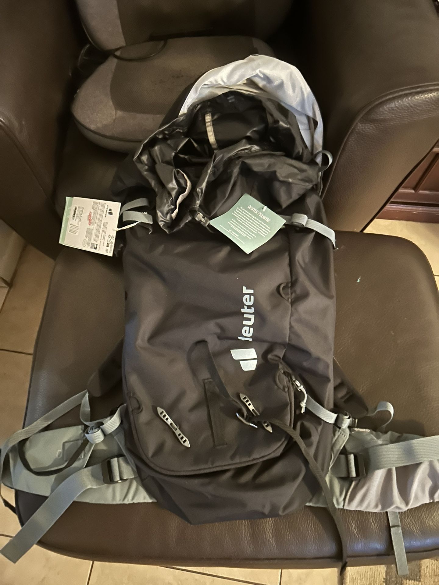 Deuter Guide 8, Black-Shale, 34+8L backpack