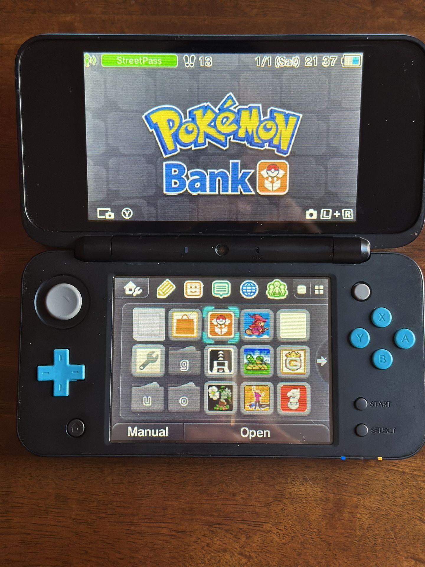 Nintendo 2DS XL W/ Charger