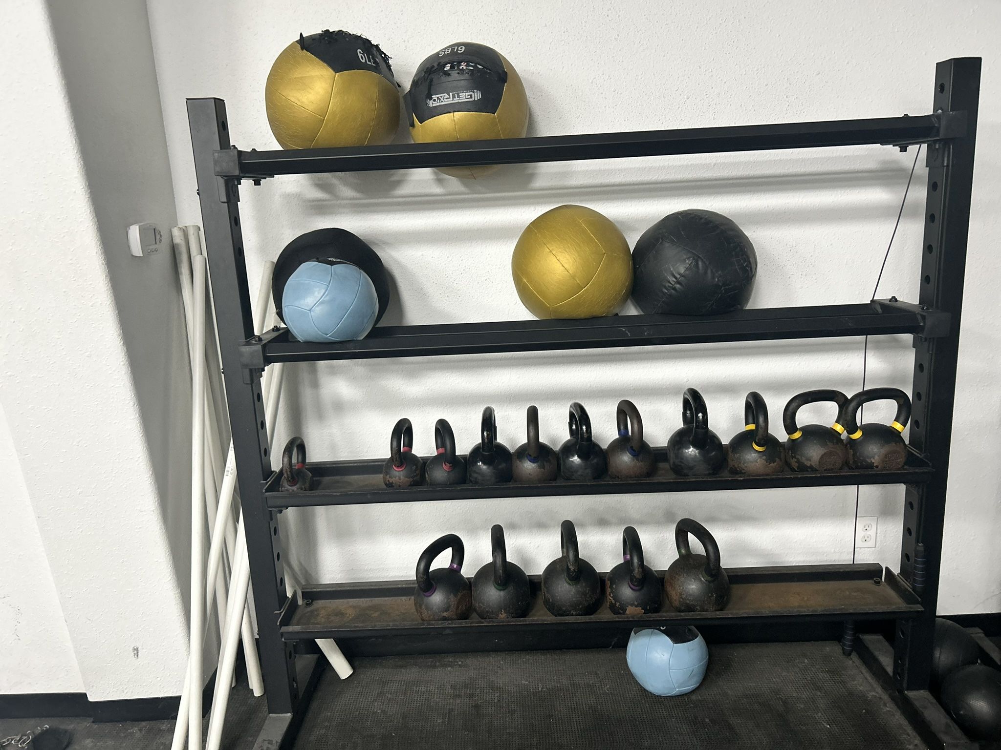 Medicine balls/ Kettle bells