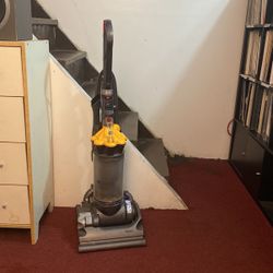 Dyson DC33 Vacuum 