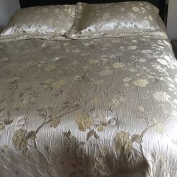 Comforter  Queen Size