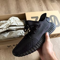 YZY  350 V2