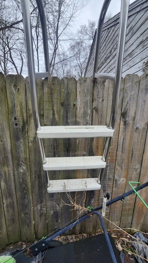 pool stairs 
