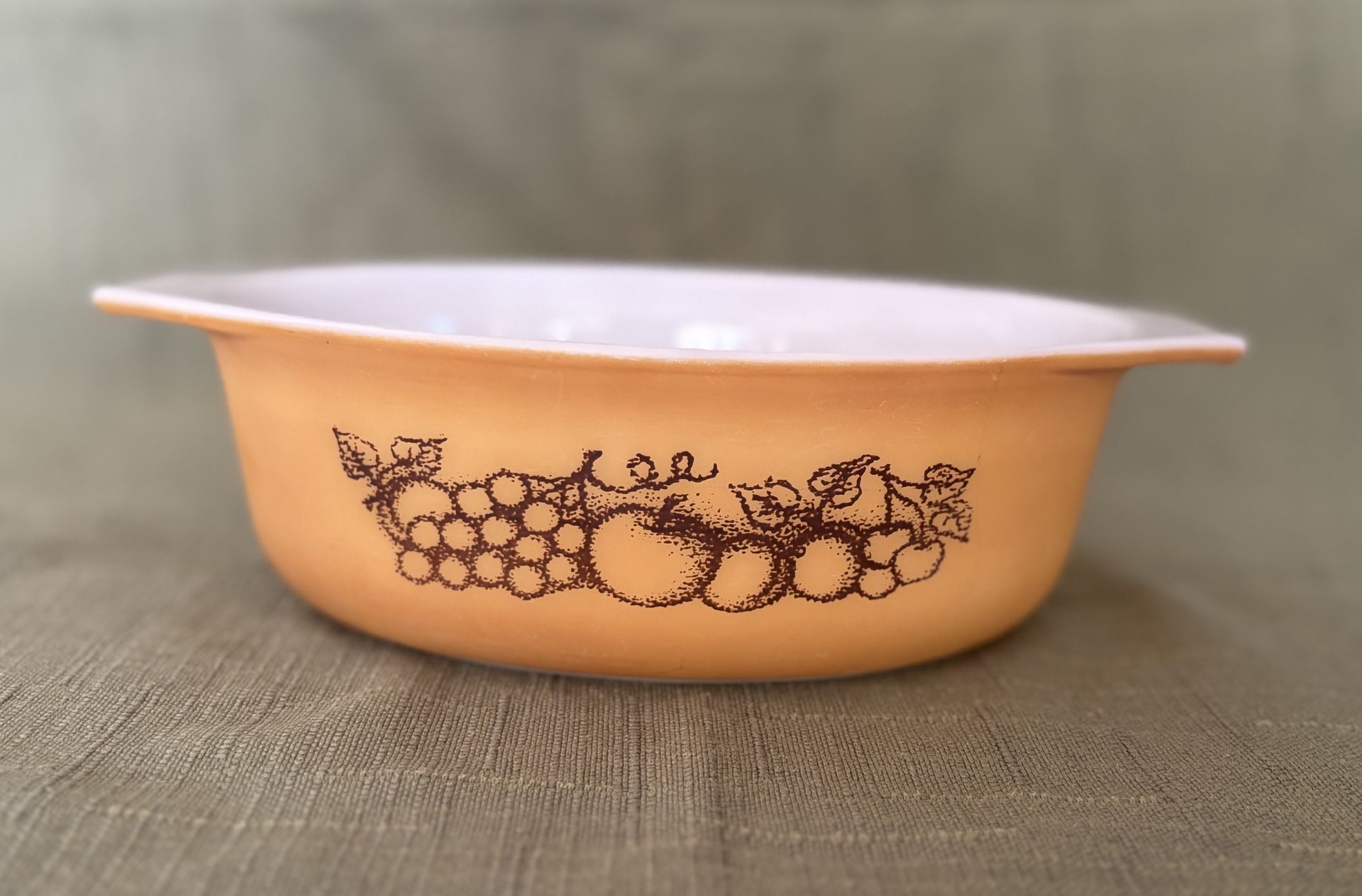 Pyrex Old Orchard 1.5Q Casserole Dish