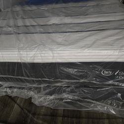 Serta I comfort  King size mattress with box spring