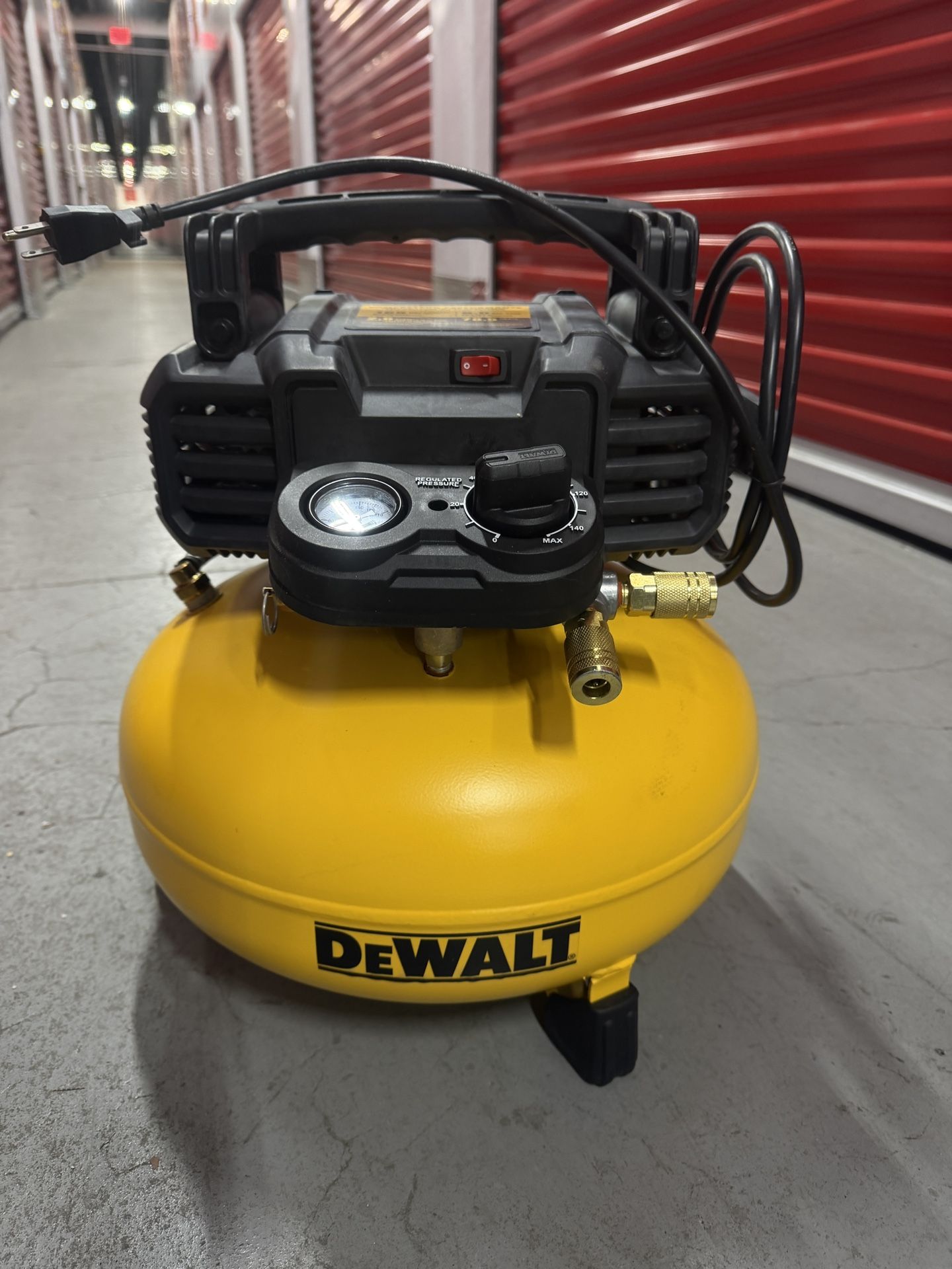 DEWALT COMPRESSOR 165 PSI PLUS ACCESSORIES NEW