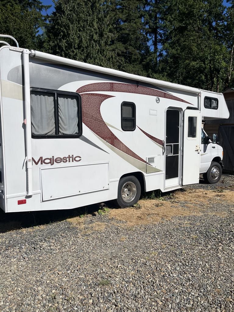 2005 Ford F350 heavy duty Majestic
