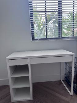 Desk table / mesa de escritorio
