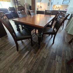Dining table & chairs set