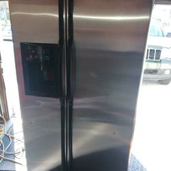 GE Stainless Steel Refrigerator
