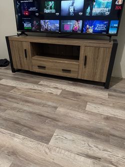 TV Stand / Entertainment Center