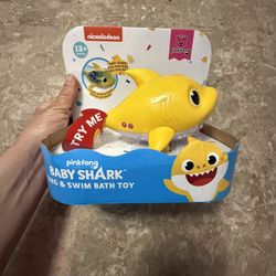 Baby Shark Sing & Swim Bath Toy Yellow Baby Shark- New 