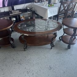 Coffee table with 2 side table