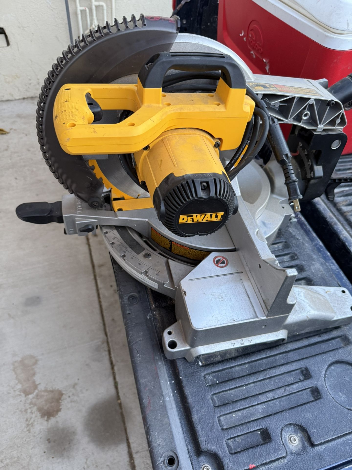 DeWalt Compound Miter Saw