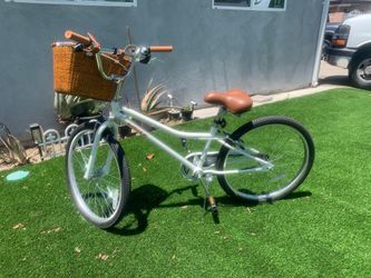 WHITE WEIZE WOMENS BICYCLE