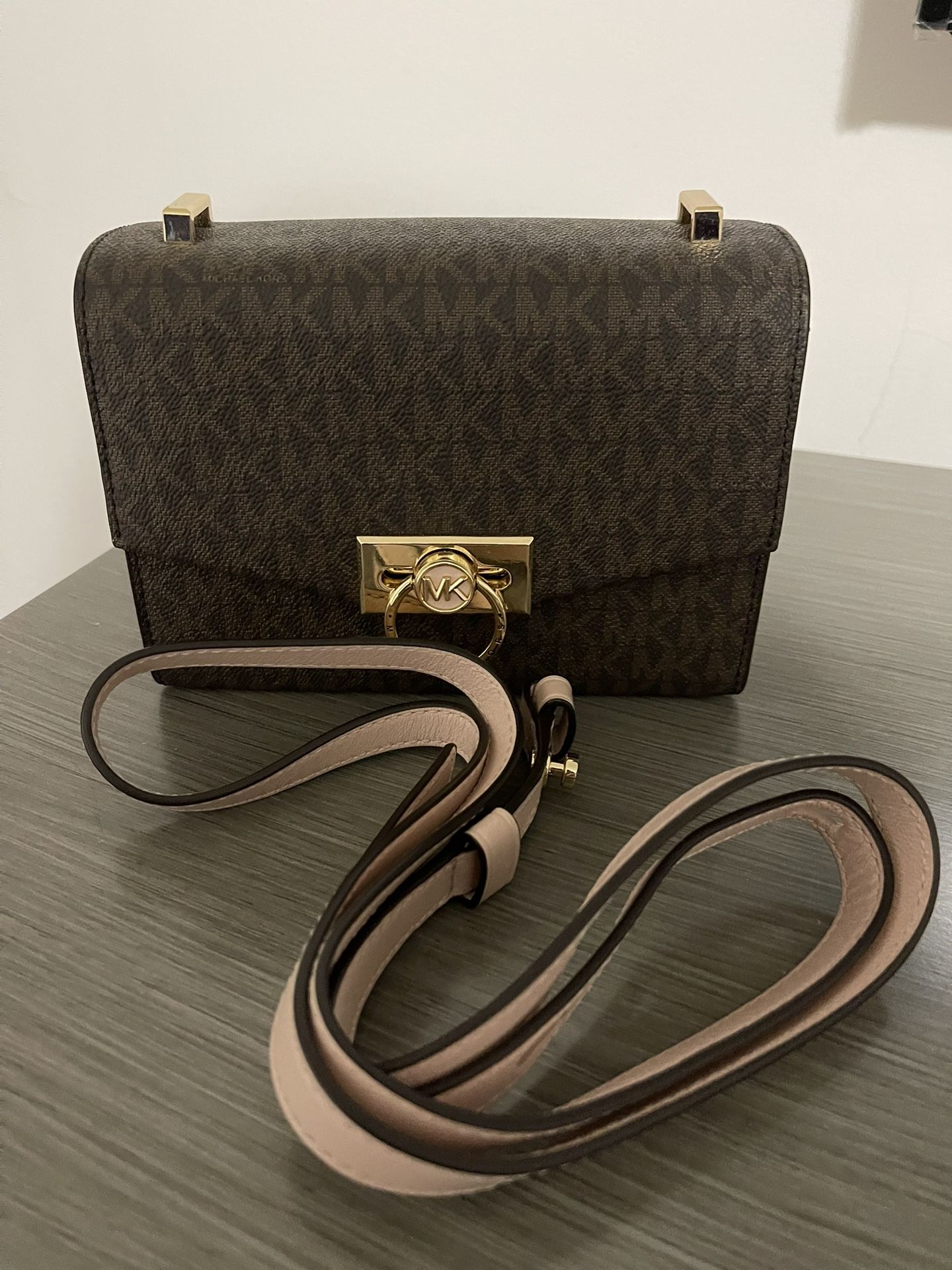 New Authentic Michael Kors Hendrix Extra Small Crossbody Bag