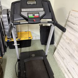 Treadmill Golds Gym 