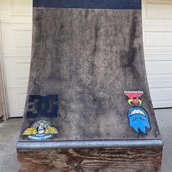 Quarter Pipe Skate Ramp