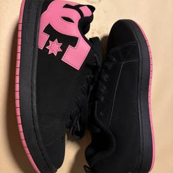 Court Graffic DC’s Black and Hot Pink