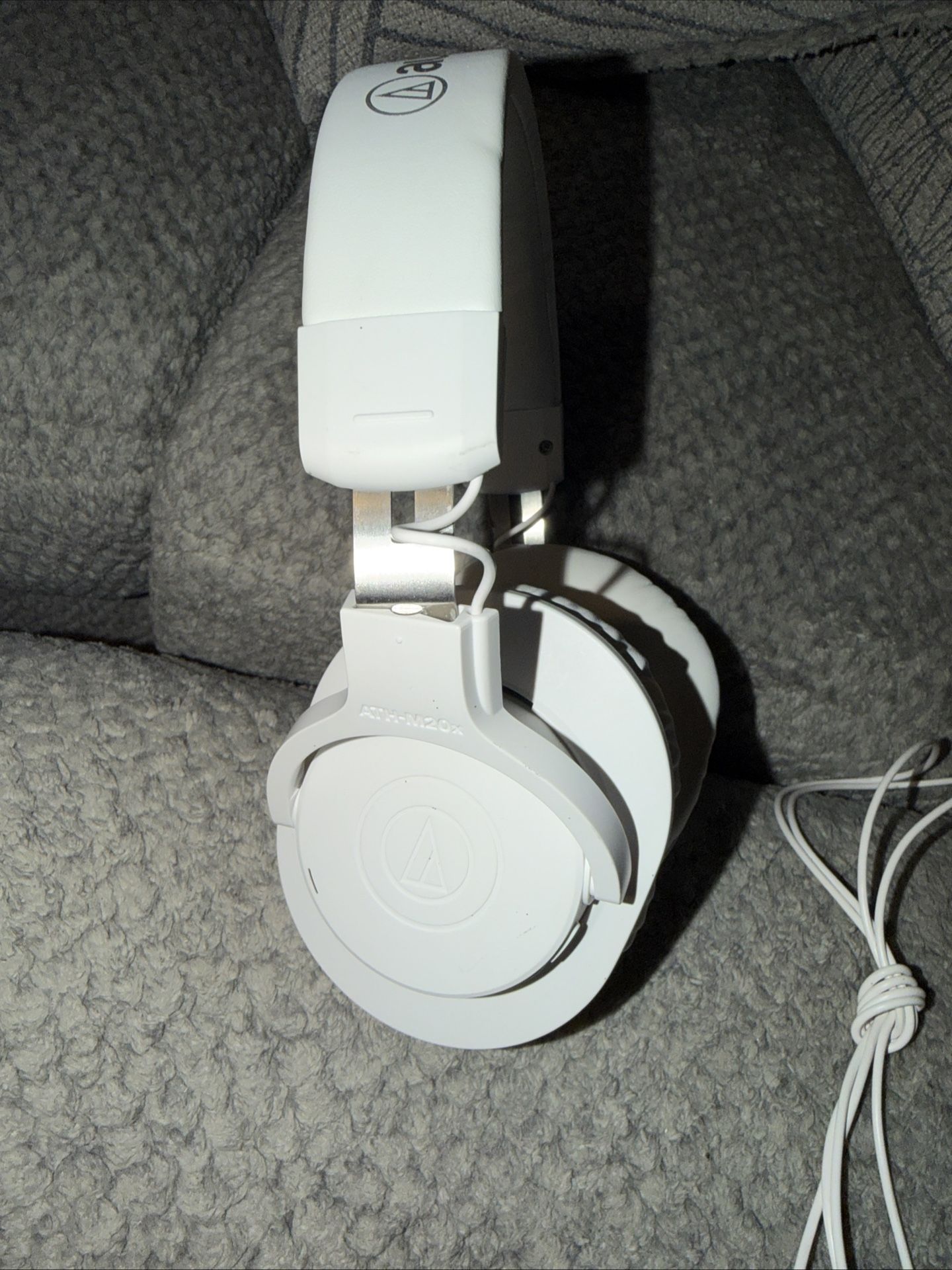 Audio-Technica ATH-M20xBTWH BT Wireless Over-Ear Headphones,White