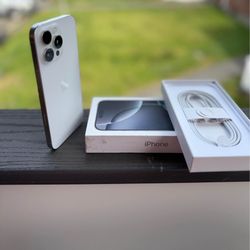 iPhone 16 Pro Max  Comes With Free EarPods 600