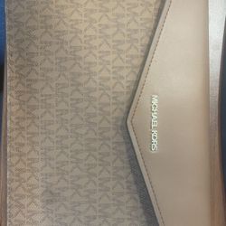 Michael Kors Clutch 