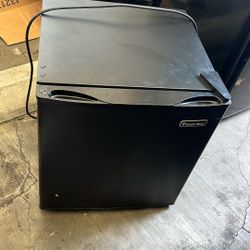 Magic Chef Mini Fridge 