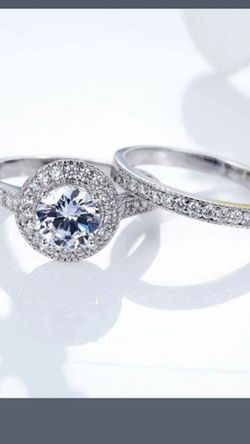 LOVELY LADIES ROUND FACE STERLING SILVER CUBIC ZIRCONIA RING SIZE 6