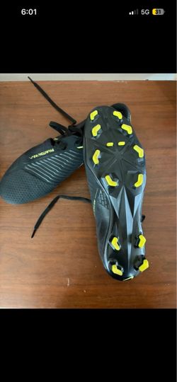 Nike phantom venom soccer cleats size 10