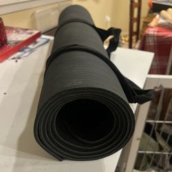 Black Yoga Matt With Carrying Strap 