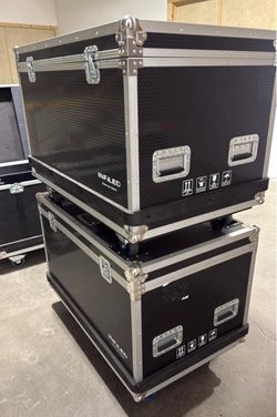 Road case open trunk