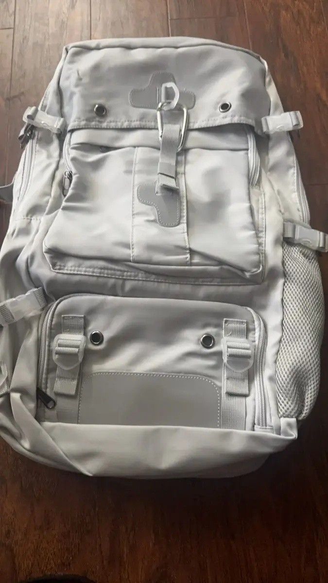 Universal travel backpack silver