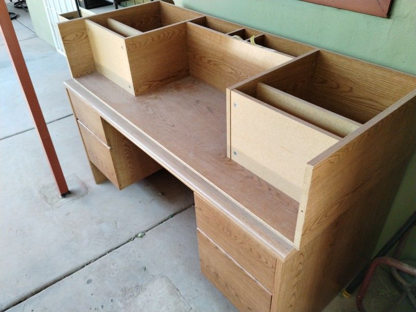 Large Executive Desk With Hutch