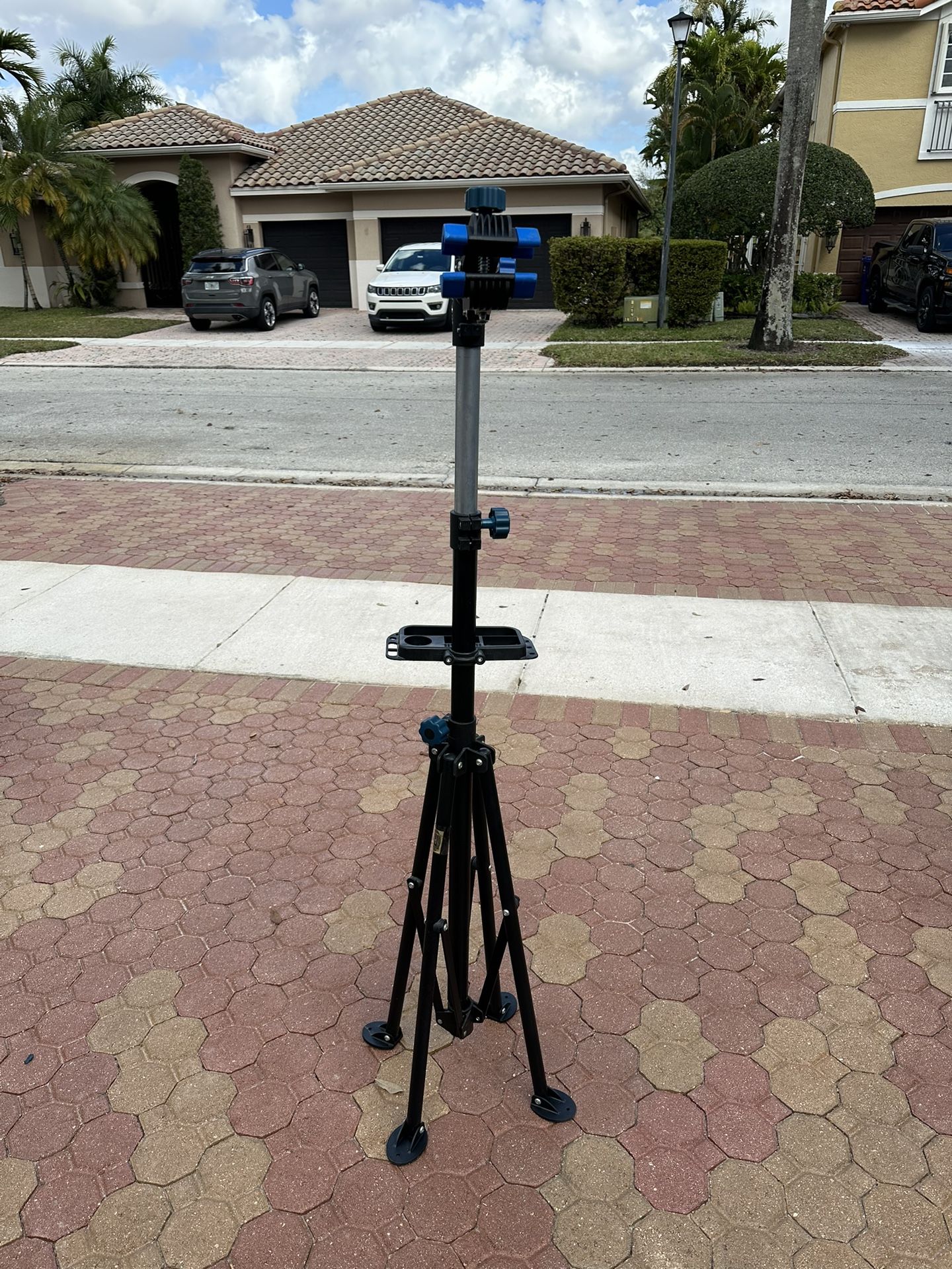 BICYCLE TUNE-UP/REPAIR STAND